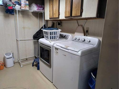 139 Park Meadows Boulevard North, Lethbridge, AB - Indoor Photo Showing Laundry Room