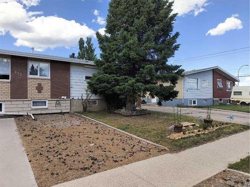 139 Park Meadows Boulevard North, Lethbridge, AB - Outdoor