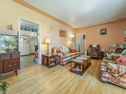 2015 7 Avenue South, Lethbridge, AB - Indoor Photo Showing Living Room