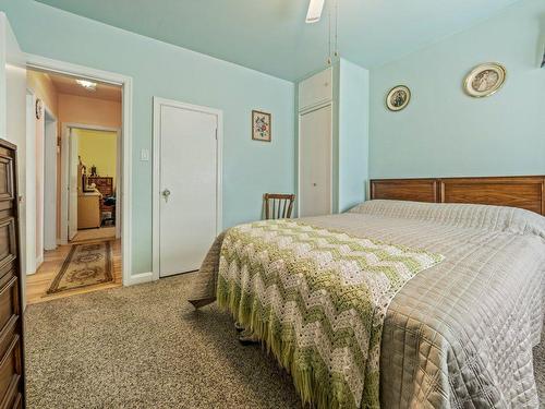 2015 7 Avenue South, Lethbridge, AB - Indoor Photo Showing Bedroom