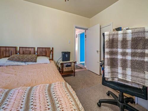 2015 7 Avenue South, Lethbridge, AB - Indoor Photo Showing Bedroom