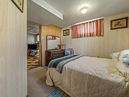 2015 7 Avenue South, Lethbridge, AB - Indoor Photo Showing Bedroom