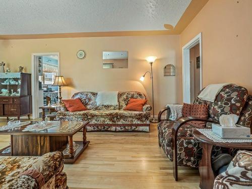 2015 7 Avenue South, Lethbridge, AB - Indoor Photo Showing Living Room