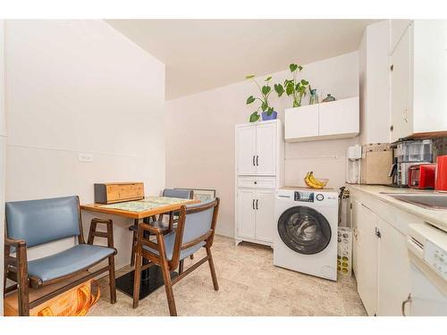 429 12 Street North, Lethbridge, AB - Indoor Photo Showing Laundry Room