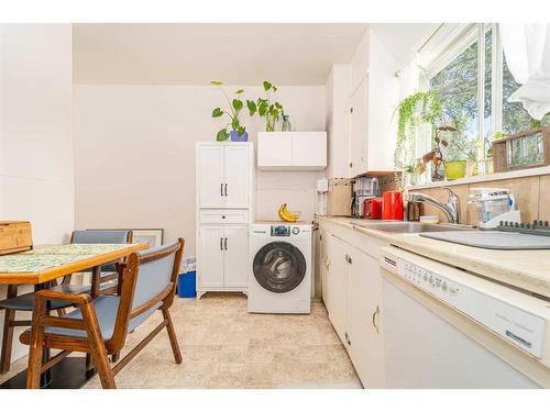 429 12 Street North, Lethbridge, AB - Indoor Photo Showing Laundry Room