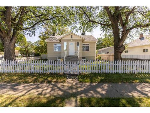 429 12 Street North, Lethbridge, AB - Outdoor