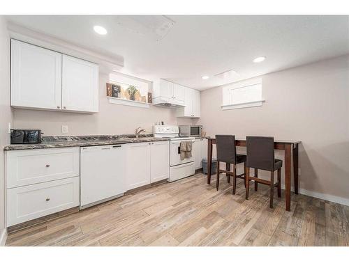 429 12 Street North, Lethbridge, AB - Indoor Photo Showing Kitchen