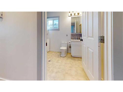 65030 Range Road 211, Rural Warner No. 5, County Of, AB - Indoor Photo Showing Bathroom