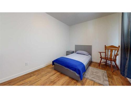 65030 Range Road 211, Rural Warner No. 5, County Of, AB - Indoor Photo Showing Bedroom