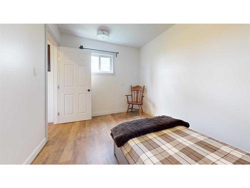 65030 Range Road 211, Rural Warner No. 5, County Of, AB - Indoor Photo Showing Bedroom
