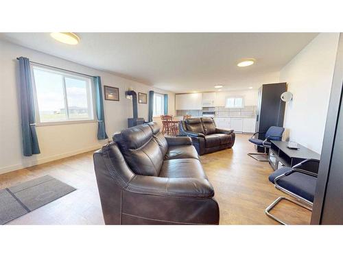 65030 Range Road 211, Rural Warner No. 5, County Of, AB - Indoor Photo Showing Living Room