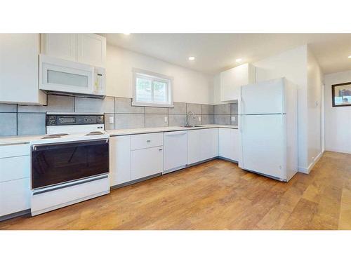 65030 Range Road 211, Rural Warner No. 5, County Of, AB - Indoor Photo Showing Kitchen With Double Sink