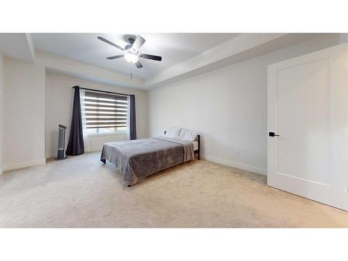 4725 40 Avenue S, Lethbridge, AB - Indoor Photo Showing Bedroom