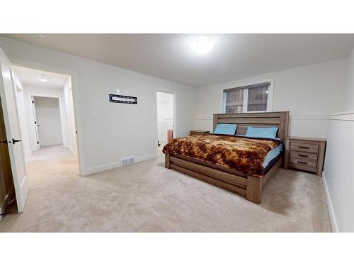 4725 40 Avenue S, Lethbridge, AB - Indoor Photo Showing Bedroom