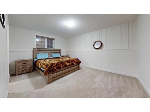 4725 40 Avenue S, Lethbridge, AB - Indoor Photo Showing Bedroom