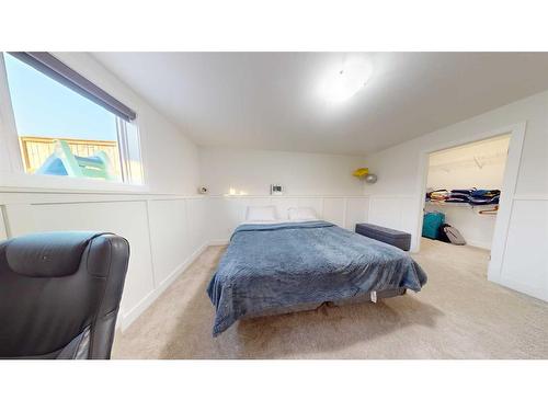 4725 40 Avenue S, Lethbridge, AB - Indoor Photo Showing Bedroom