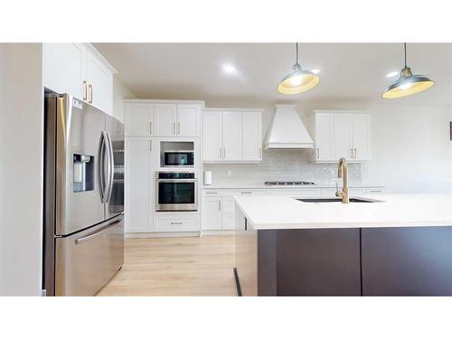 4725 40 Avenue S, Lethbridge, AB - Indoor Photo Showing Kitchen With Stainless Steel Kitchen With Upgraded Kitchen