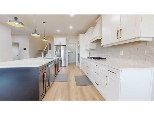 4725 40 Avenue S, Lethbridge, AB - Indoor Photo Showing Kitchen With Upgraded Kitchen