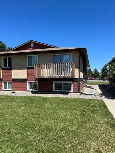 35-5 Acadia Road West, Lethbridge, AB - Outdoor