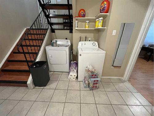 35-5 Acadia Road West, Lethbridge, AB - Indoor Photo Showing Laundry Room