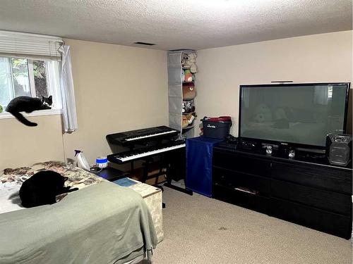 1423 13 Avenue South, Lethbridge, AB - Indoor Photo Showing Bedroom