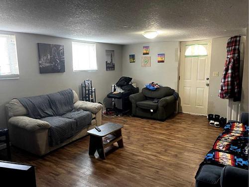 1423 13 Avenue South, Lethbridge, AB - Indoor Photo Showing Living Room