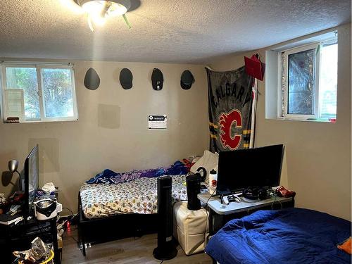 1423 13 Avenue South, Lethbridge, AB - Indoor Photo Showing Bedroom