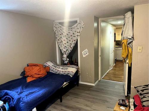 1423 13 Avenue South, Lethbridge, AB - Indoor Photo Showing Bedroom