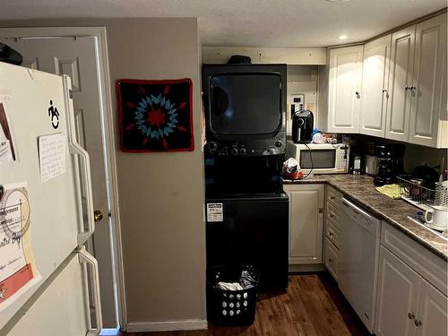 1423 13 Avenue South, Lethbridge, AB - Indoor Photo Showing Kitchen