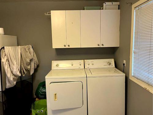 1423 13 Avenue South, Lethbridge, AB - Indoor Photo Showing Laundry Room