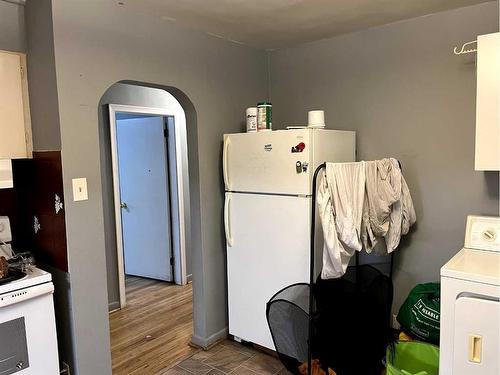 1423 13 Avenue South, Lethbridge, AB - Indoor Photo Showing Laundry Room