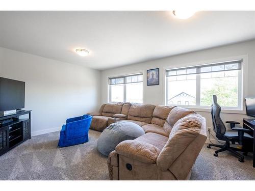 350 Twinriver Road West, Lethbridge, AB - Indoor Photo Showing Living Room