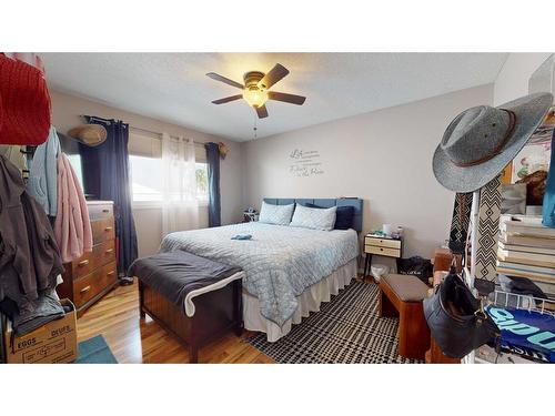 1018 Ventura Crescent North, Lethbridge, AB - Indoor Photo Showing Bedroom