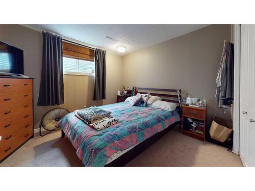 1018 Ventura Crescent North, Lethbridge, AB - Indoor Photo Showing Bedroom