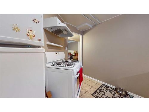 1018 Ventura Crescent North, Lethbridge, AB - Indoor Photo Showing Laundry Room