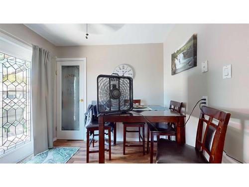 1018 Ventura Crescent North, Lethbridge, AB - Indoor Photo Showing Dining Room