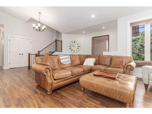 175 Sixmile Ridge South, Lethbridge, AB - Indoor Photo Showing Living Room