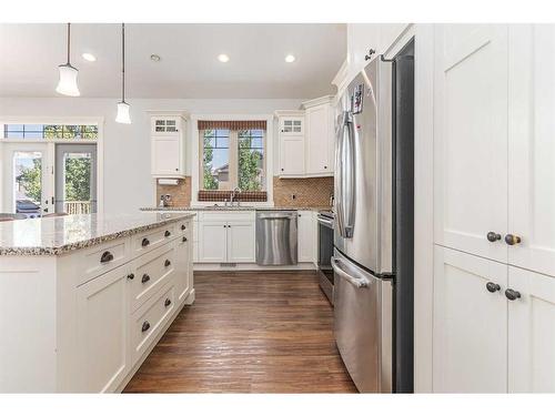 175 Sixmile Ridge South, Lethbridge, AB - Indoor Photo Showing Kitchen With Upgraded Kitchen