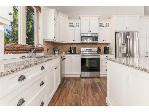 175 Sixmile Ridge South, Lethbridge, AB - Indoor Photo Showing Kitchen With Upgraded Kitchen