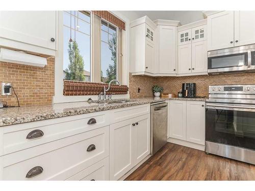 175 Sixmile Ridge South, Lethbridge, AB - Indoor Photo Showing Kitchen