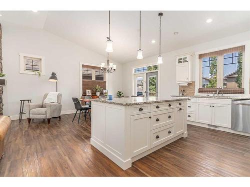 175 Sixmile Ridge South, Lethbridge, AB - Indoor Photo Showing Kitchen With Upgraded Kitchen