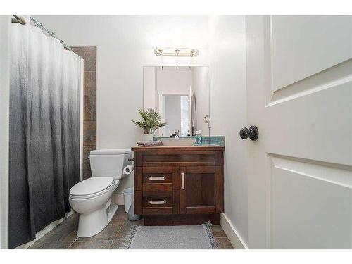 175 Sixmile Ridge South, Lethbridge, AB - Indoor Photo Showing Bathroom