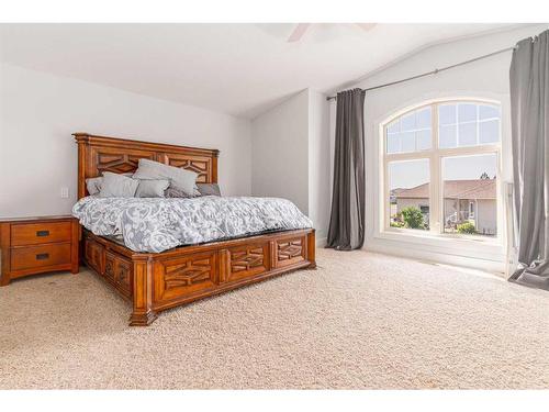 175 Sixmile Ridge South, Lethbridge, AB - Indoor Photo Showing Bedroom