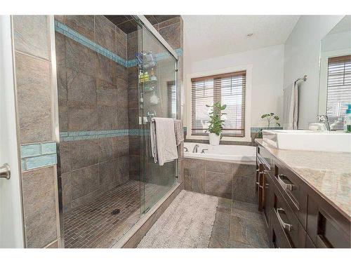 175 Sixmile Ridge South, Lethbridge, AB - Indoor Photo Showing Bathroom