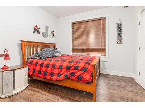 175 Sixmile Ridge South, Lethbridge, AB - Indoor Photo Showing Bedroom