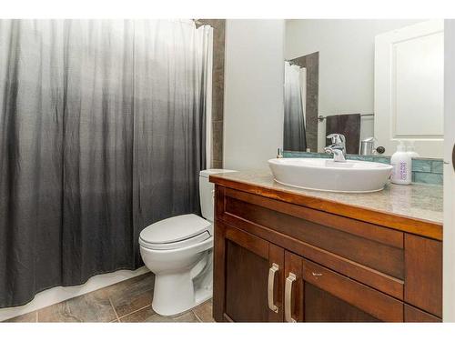 175 Sixmile Ridge South, Lethbridge, AB - Indoor Photo Showing Bathroom