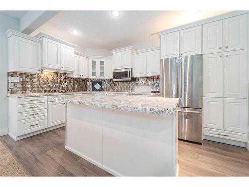 175 Sixmile Ridge South, Lethbridge, AB - Indoor Photo Showing Kitchen With Upgraded Kitchen