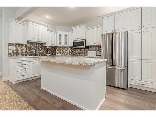 175 Sixmile Ridge South, Lethbridge, AB - Indoor Photo Showing Kitchen