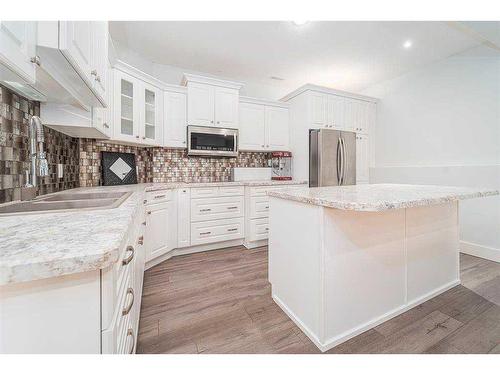 175 Sixmile Ridge South, Lethbridge, AB - Indoor Photo Showing Kitchen With Upgraded Kitchen