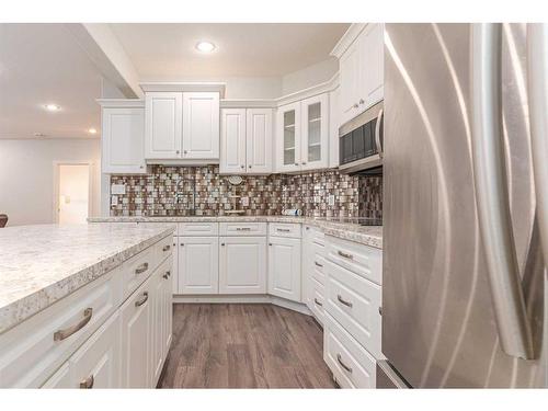 175 Sixmile Ridge South, Lethbridge, AB - Indoor Photo Showing Kitchen With Upgraded Kitchen